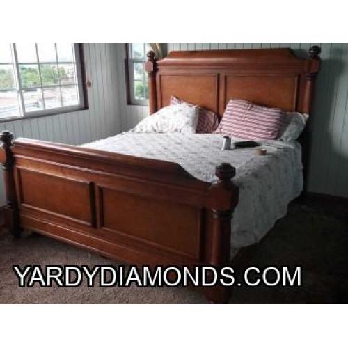 For Sale: King Bed FOR Cheap - $150,000 (Negotiable) Contact Sasha 18763659677